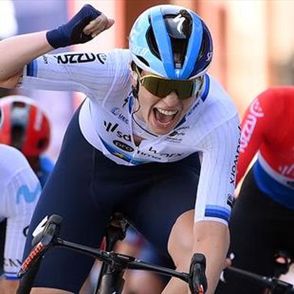 Mischa Bredewold tager sejren på 1. etape af kvindernes Baskerlandet Rundt – se afslutningen her
