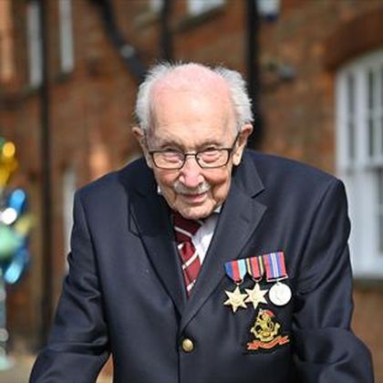 Un veteran în vârstă de 100 de ani a fost făcut membru de onoare al naționalei de cricket a Angliei
