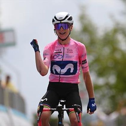 Van Vleuten wins Stage 7 with classy attack to extend lead in pink