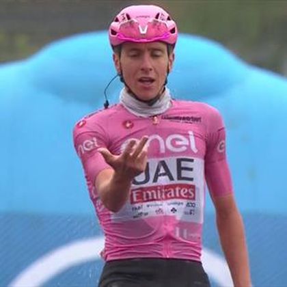 Giro d'Italia | Pogacar oppermachtig in Italië - "Lijkt alsof hij zich schuldig voelt om te winnen"