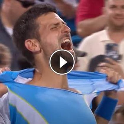 Djokovic squarcia la maglietta! Rivivi l’esultanza dopo 5 match point