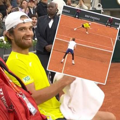 ‘Shot of the tournament!’ - Machac hits ‘extraordinary’ winner with WRONG hand against Medvedev