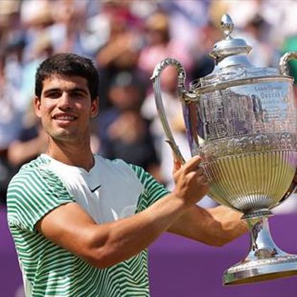 Alcaraz outclasses De Minaur to win Queen’s and regain No. 1 ranking ahead of Wimbledon