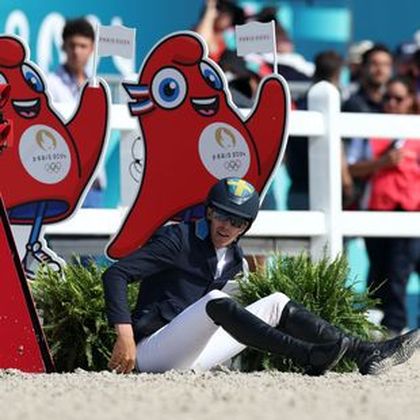 'I can’t believe it' - Showjumping drama as world No. 1 thrown off horse, rider falls in water