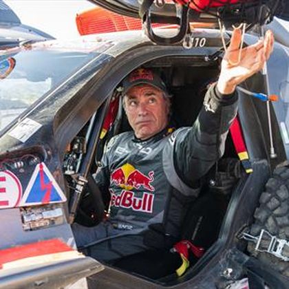 Los tres récords de Carlos Sainz al ganar su cuarto Dakar y su primer mensaje: "Gracias de corazón"