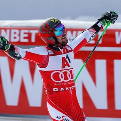 Jubel trotz Platz zwei: Hirscher zieht mit Ski-Legende gleich