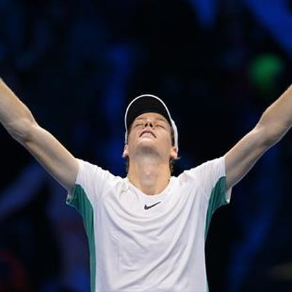 ATP Finals | Sinner verslaat Djokovic voor de eerste keer en gaat aan kop in Groep Groen