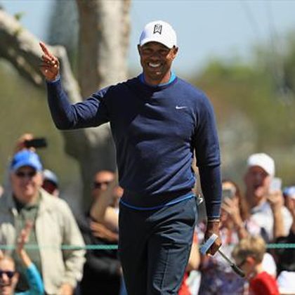 ‘Tiger is so back!’ – Fans lose it as Woods sinks incredible 71-foot putt