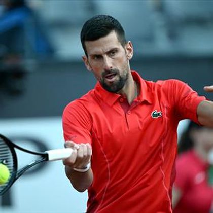 Djokovic struck on head by water bottle at Italian Open