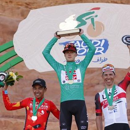 Van Gils secures Saudi Tour green jersey as Groenewegen edges sprint to take Stage Five