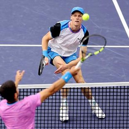 Indian Wells | Carlos Alcaraz bezorgt Jannik Sinner eerste nederlaag van 2024 - bereikt finale