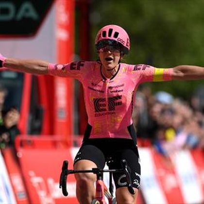 Centiken múlott a piros trikó, Vas Blanka negyedik lett a Vuelta szeles szakaszán