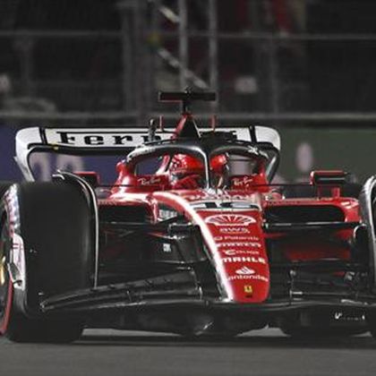 Ferrari domina la clasificación con Leclerc y Sainz, 12º por la sanción; Alonso saldrá 9º