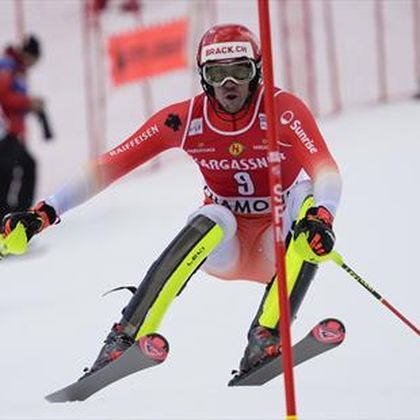 A trükkös pálya megtréfálta a mezőnyt Chamonix-ban a második futamon, svájci győzelem a vb előtt