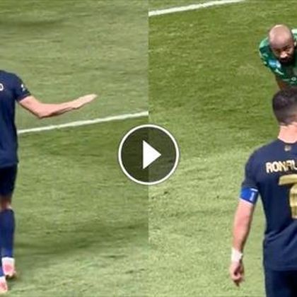 Scherzetto a Ronaldo! Tifosi gli gridano "Messi, Messi", lui li zittisce