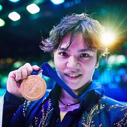 Uno wins first skating world title, Kagiyama and Zhou complete podium