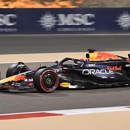 Verstappen se pone serio y logra la 'pole' en Bahréin: Sainz saldrá cuarto y Alonso sexto