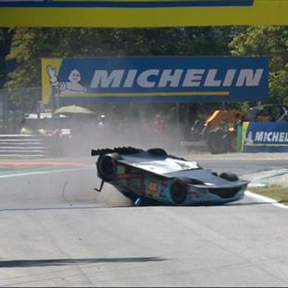6 uur van Monza | Veelbesproken ‘sausage kerb’ zorgt voor ongelooflijke crash Aston Martin