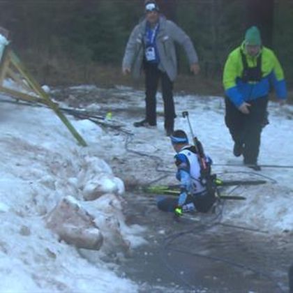 Biatlón, Oberhof: Tremendo patinazo de Ermits, ¡resbaló varios metros y se salió de pista!