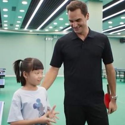 Enge Kiste: Siebenjähriges Wunderkind schlägt Federer