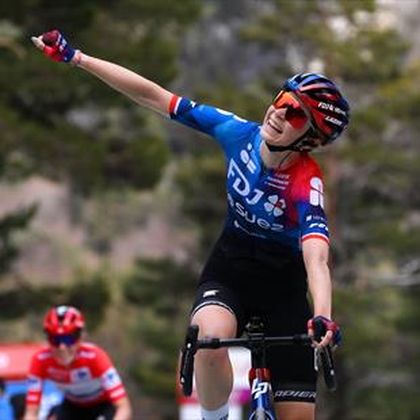Muzic outsprints Vollering to victory in thrilling Vuelta Femenina Stage 6 finish