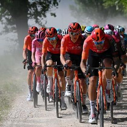 Giro d'Italia Stage 6 LIVE – Pogacar and Thomas survive gravel as Sanchez wins from break