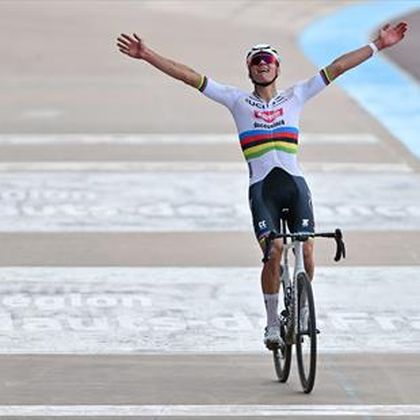 Parijs-Roubaix | Mathieu van der Poel demonstreert opnieuw – pakt dubbel met solo van 60 kilometer