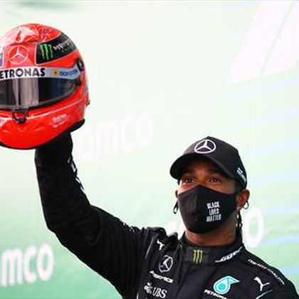 Hamilton vince e fa la storia: 91 come Schumi. Leclerc 7°