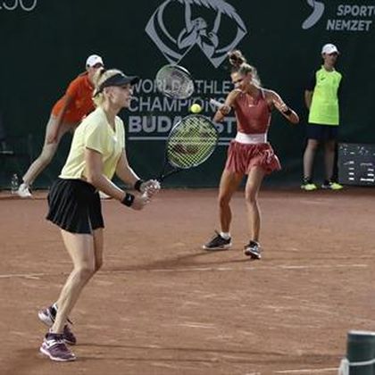 Stollárék nagy csatában jutottak döntőbe párosban a budapesti WTA-tornán
