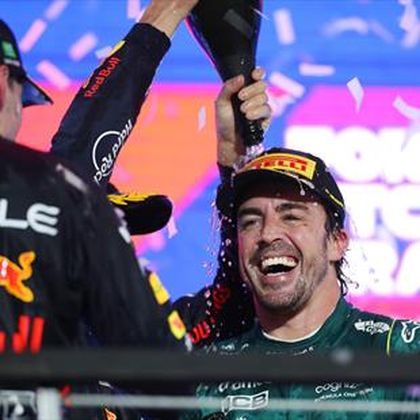 Russell s-a pozat cu trofeul pentru locul 3 la Jeddah!Reacția lui Alonso după ce a revenit pe podium