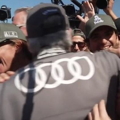 Carlos Sainz vince la sua 4a Dakar! Ecco la festa col figlio dopo l'ultima tappa