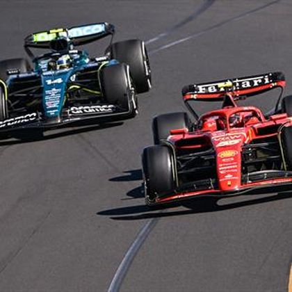 Verstappen kiesett, a vakbélműtétből lábadozó Sainz győzött Ausztráliában
