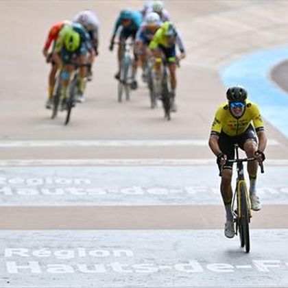 Parijs-Roubaix | Tweeling Van Dijke rijdt unieke top twintig, Tim verliest achtste plek na inhalen