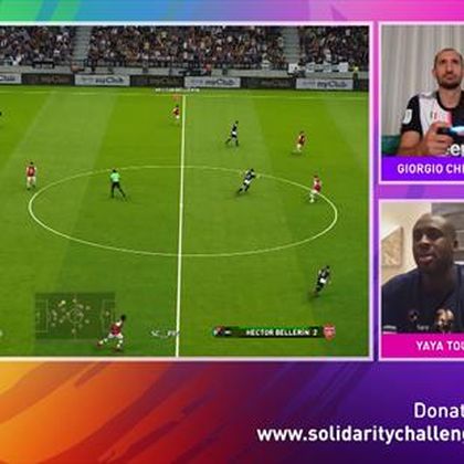 Chiellini avanti tutta contro Touré nel Solidarity challenge: segna con Ronaldo e esulta alla CR7