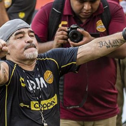 Diego Maradona torna ad allenare in Argentina: è il nuovo tecnico del Gimnasia La Plata