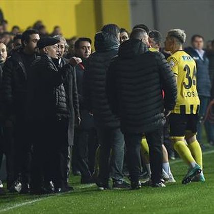 Süper Lig | Opnieuw ophef in Turkse competitie – Duel gestaakt vanwege woedende voorzitter