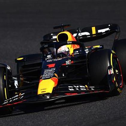 F1 | Ouderwets dominante Max Verstappen wint in Suzuka - Red Bull kampioen bij constructeurs