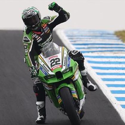 Lowes passes Bautista on final lap for win after Locatelli crash in Race 2 at Phillip Island