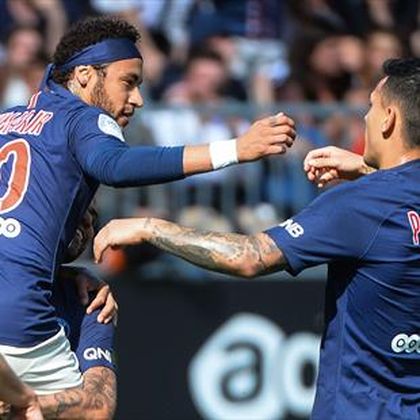 Moulin (Angers) : Quand le PSG joue la Ligue des champions, il n'est pas  arbitré comme ça - Eurosport