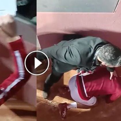 Djokovic colpito in testa da una borraccia, ma è un incidente: video e ricostruzione