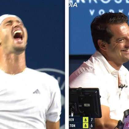 El momento de pura vergüenza de Zverev: celebró con rabia un punto de set... pero cometió falta