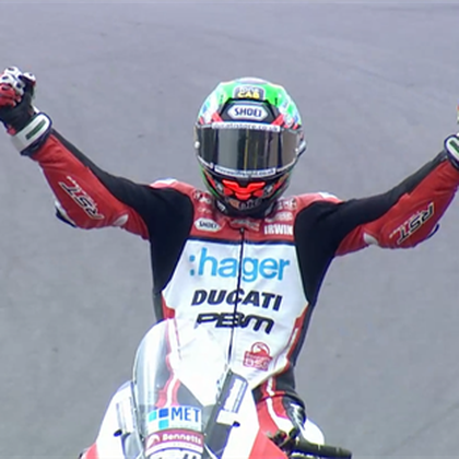 Irwin prevails in four-way fight to take victory in Race 2 at Donnington Park GP