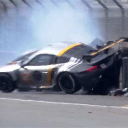 Michael Fassbender, accident foarte urât la Le Mans! Doi stewarzi au fost în mare pericol