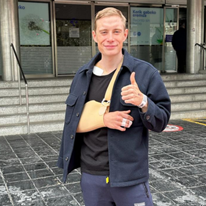 Vingegaard verlässt Krankenhaus nach Sturz: "Daumen hoch!"