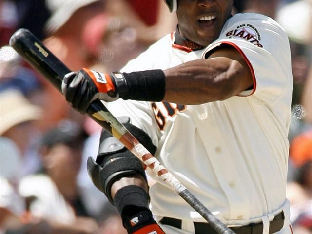 Bonds signs 6-year deal with Giants