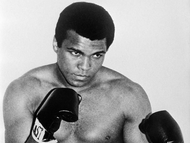 ‘Unresponsive’ Muhammad Ali readmitted to hospital - Eurosport