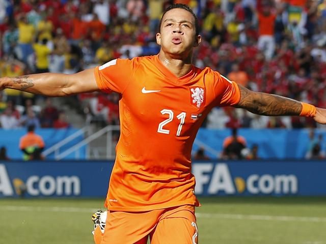 Manchester United's new signing Memphis Depay shows his love for Ghana