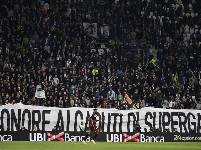 Juve Torino striscione Onore a caduti Superga in curva bianconera lo stadio applaude Eurosport