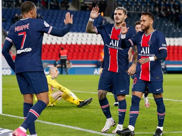 Neymar grabs two as PSG rout Angers Eurosport