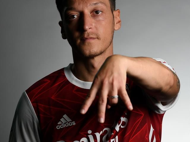 Mesut Ozil Is Now The Worlds Best Paid Social Media Admin The Warm Up Eurosport 3970